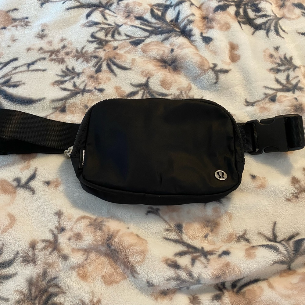 Lululemon belt bag